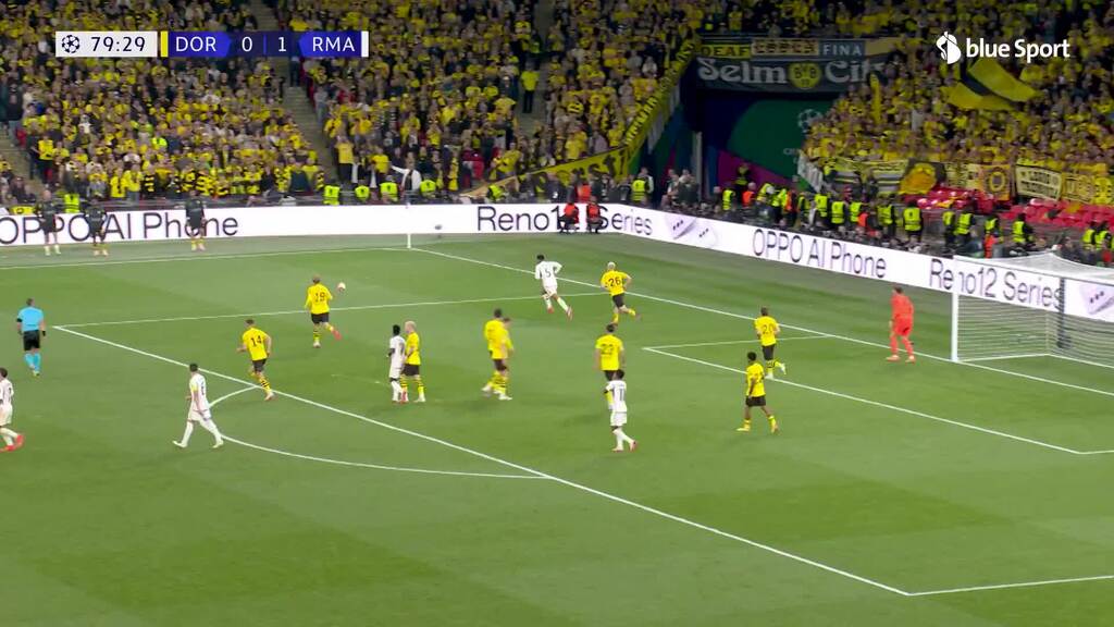 Kobel pariert Kroos-Freistoss