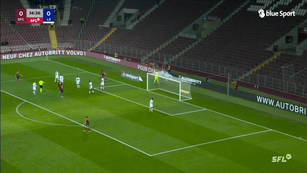 Kostspielige Schwalbe im Video: Servette-Youngster fällt im Strafraum und fliegt vom Platz