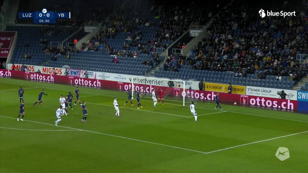 6. Minute: Ugrinic prüft FCL-Debütant Pascal Loretz