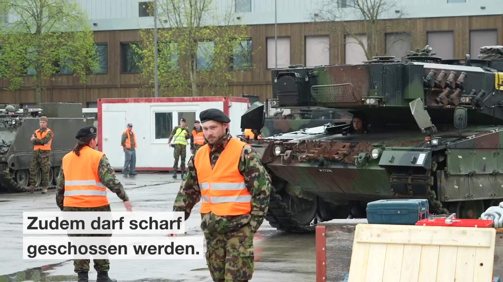 Schweizer Soldaten zu Kampfübungen nach Österreich aufgebrochen