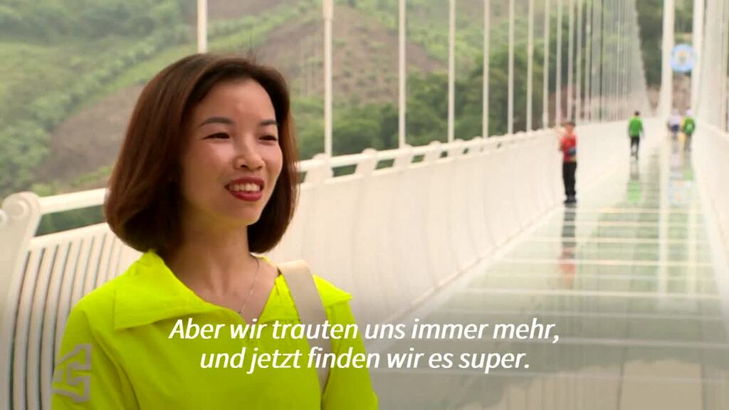 Nur für Wagemutige: Neue Glasbodenbrücke in Vietnam