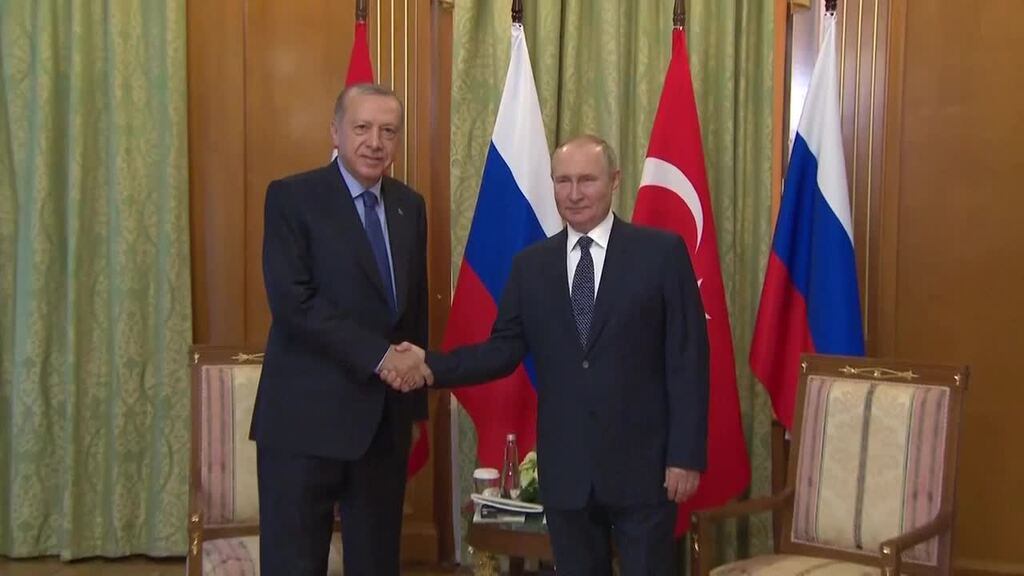 Poutine accueille Erdogan à Sotchi en Russie