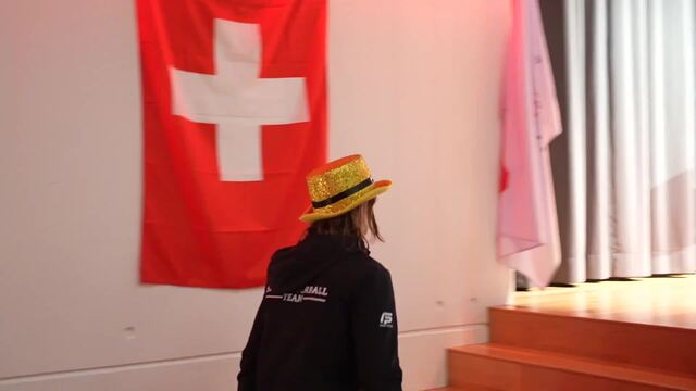 Des larmes lors de l'accueil des championnes du monde de unihockey