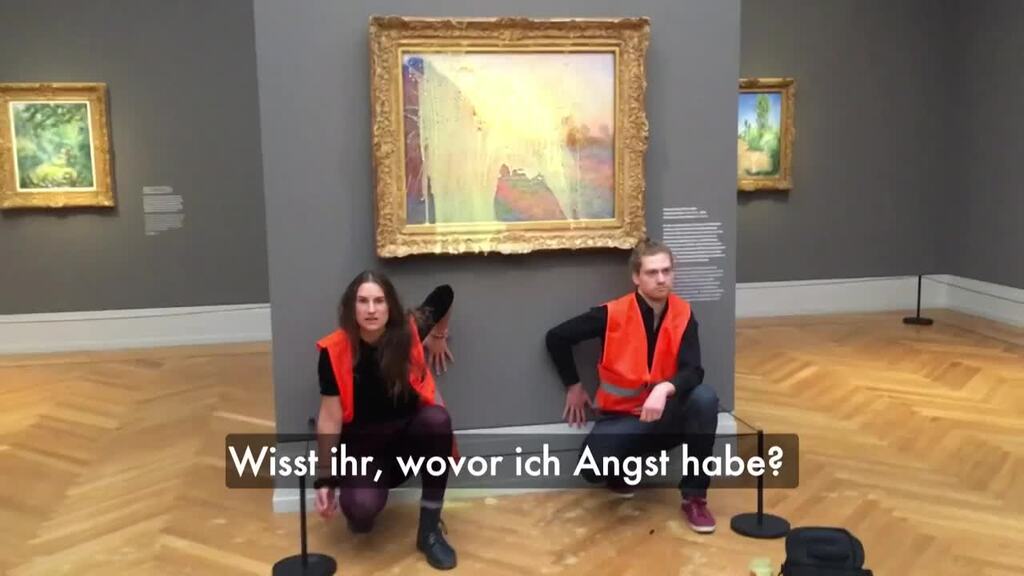 Klima-Aktivisten bewerfen Monet-Gemälde in Potsdam mit Kartoffelbrei