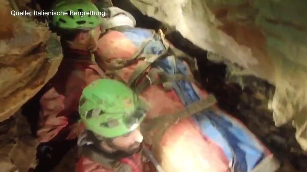 Schwer verletzt in unerforschten Höhle: Rettung von Forscherin kommt voran