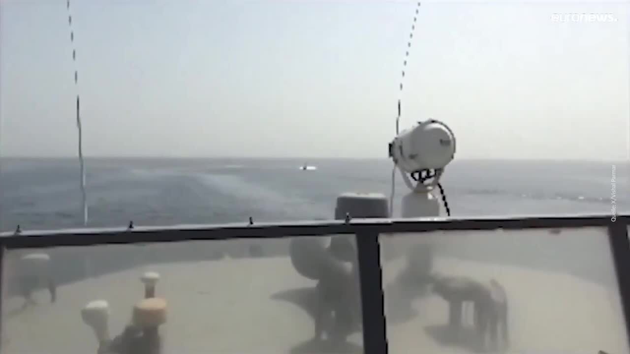 Due cacciatorpediniere statunitensi si avvicinano allo Stretto di Hormuz