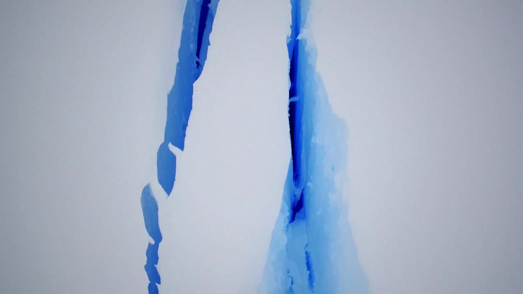 Riesiger Eisberg löst sich in der Antarktis vom Festland