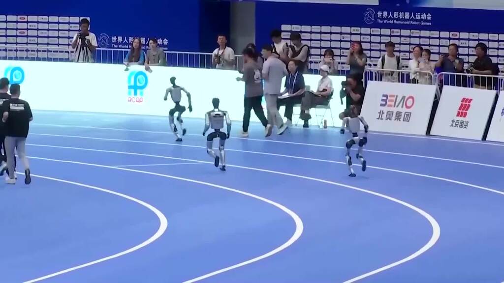 Sportspiele für humanoide Roboter  – Stolpern für die Wissenschaft