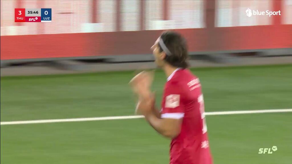 Bamert steigt am höchsten und trifft per Kopf