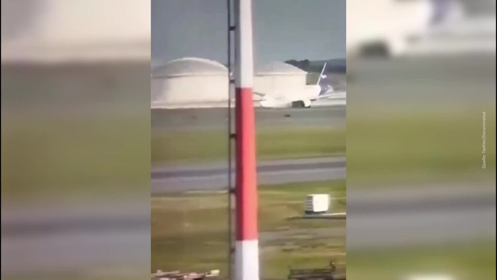 Boeing-Flugzeug muss ohne Fahrwerk landen