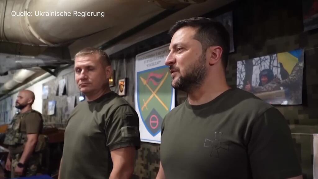 Inmitten der Gegenoffensive: Selenskyj besucht Front bei Bachmut