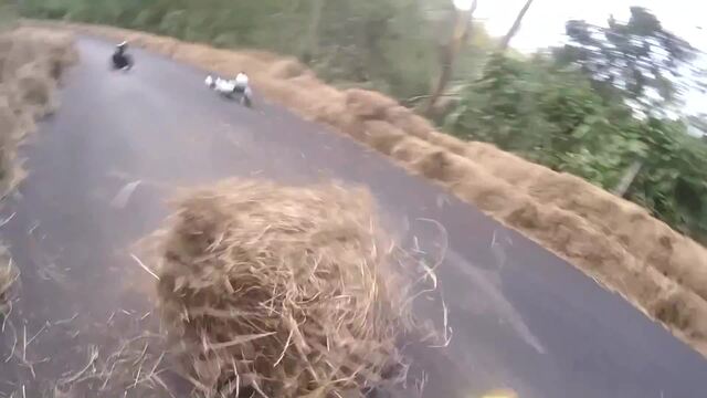 Auf dem Brett bergab