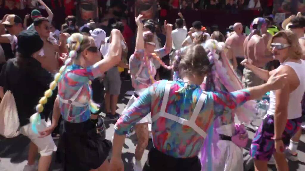 Zurich: centaines de milliers de fans de technos à la Street Parade