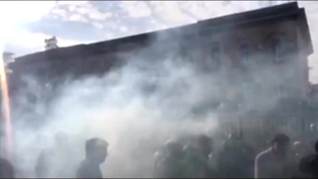 Krawalle in Abchasien – Demonstranten stürmen Parlamentsgebäude