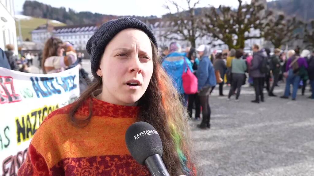 Buhrufe für Kundgebung gegen Alice Weidel in Einsiedeln SZ