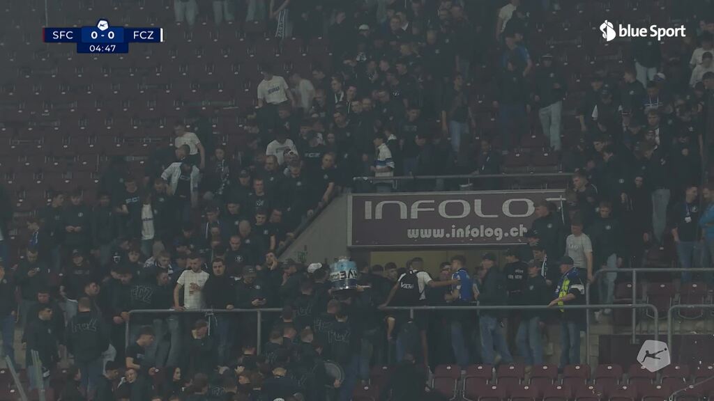 5. Minute: Der FCZ-Fansektor leert sich wieder