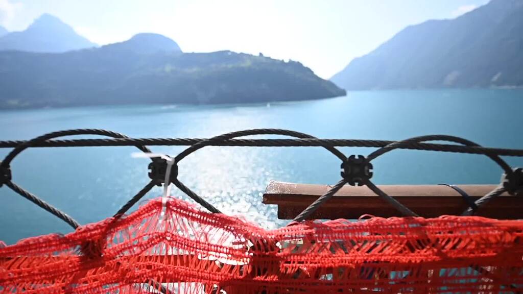 Auto stürzt in den Vierwaldstättersee – Suche dauert an