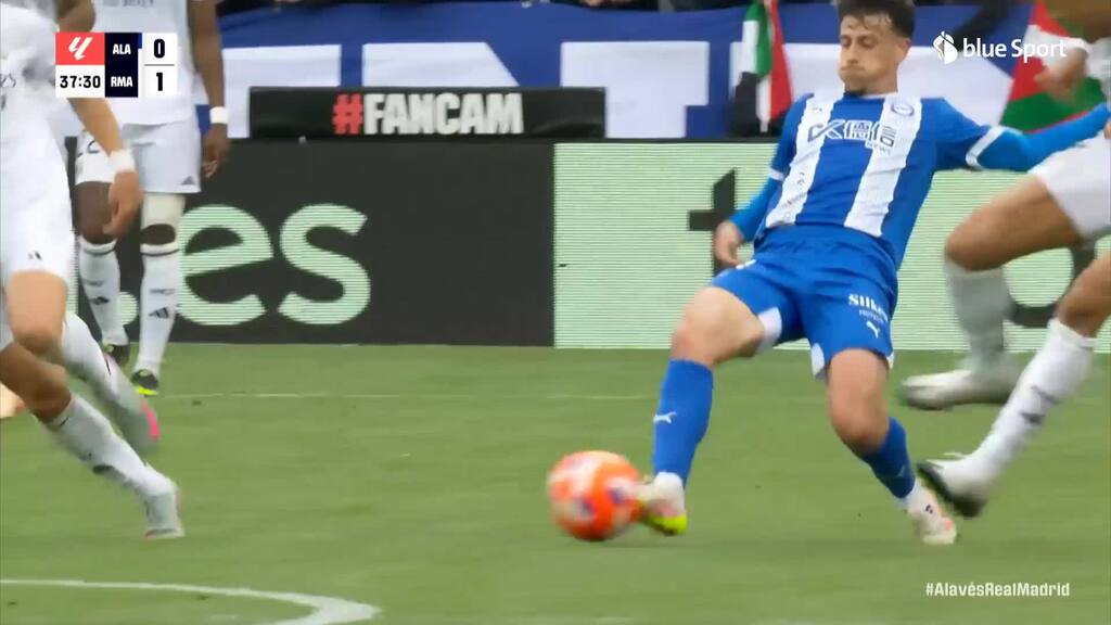 Kylian Mbappé wird nach Horror-Foul des Feldes verwiesen