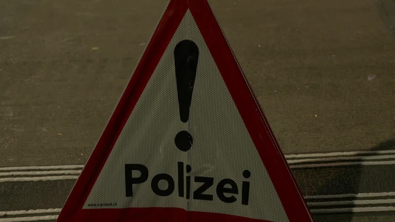 Schweizer (34) bedroht eigene Familie – Grosseinsatz der Polizei in Oetwil am See