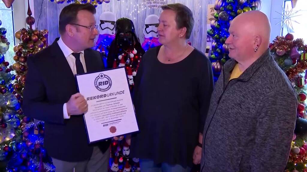 621 Weihnachtsbäume im Haus: Ehepaar knackt eigenen Rekord