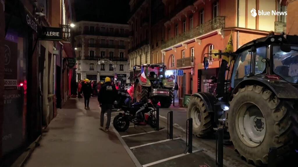 Des tracteurs en centre-ville à Toulouse, près de la préfecture, malgré l'interdiction