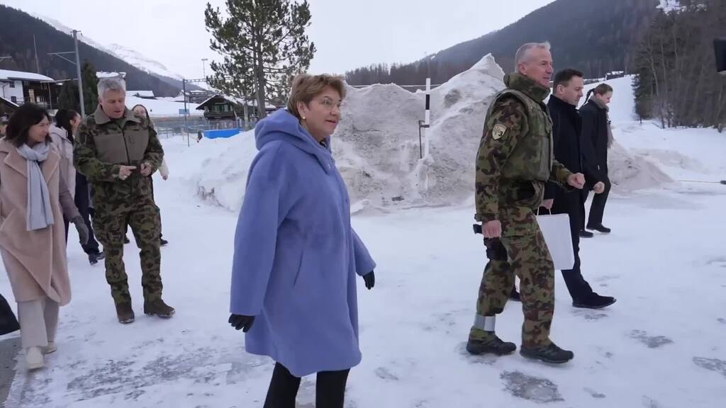 Bundesrätin Viola Amherd auf Truppenbesuch am WEF in Davos