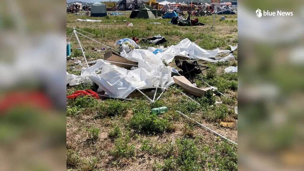 Zerstörte Zelte bleiben auf dem Zeltplatz zurück