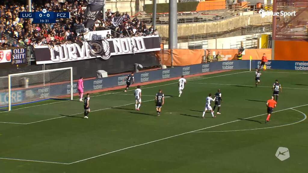 20. Minute: Saipi mit einer Flugeinlage