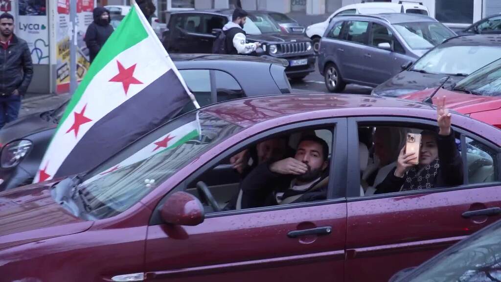 Jubel und Freudentränen: Menschen feiern bundesweit Assad-Sturz