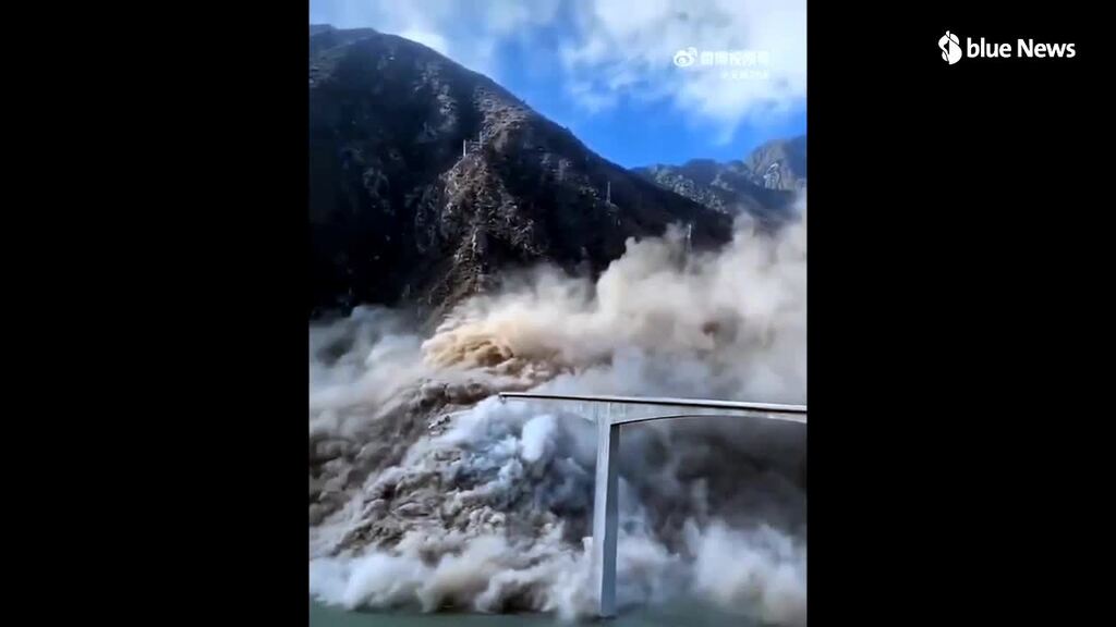 Vidéo choc : un nouveau pont autoroutier s'effondre en Chine !