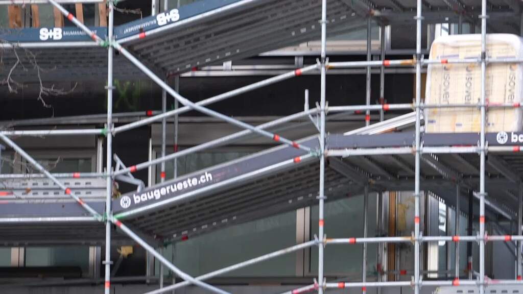 Gebiet um instabiles Baugerüst in Zürich bleibt abgesperrt