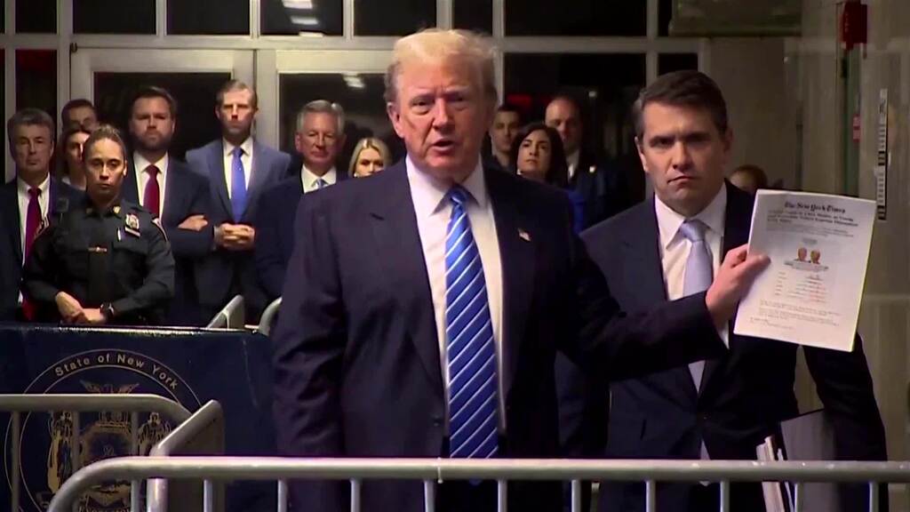 «Just do it» – Ex-Trump-Anwalt sagt über Zahlung an Pornostar aus