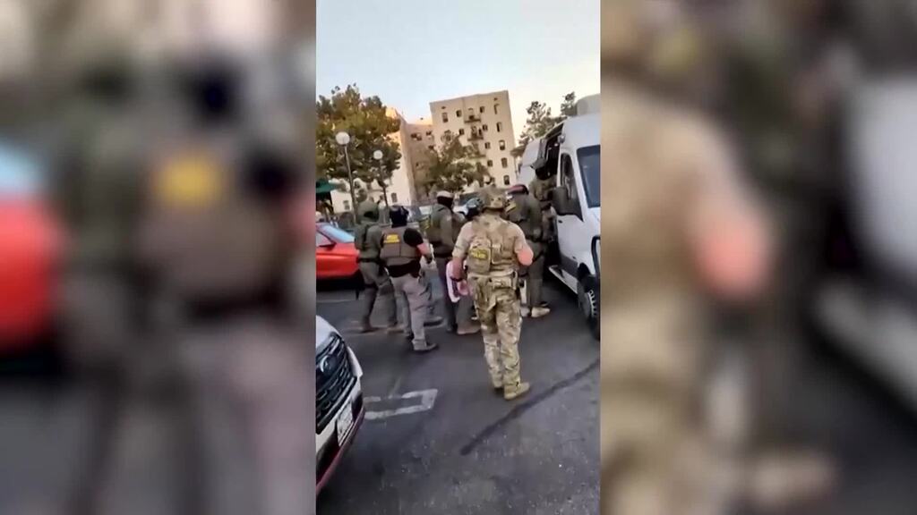 Operation Trojanisches Pferd: US-Einwanderungsbehörde nimmt Latinos auf Parkplatz fest