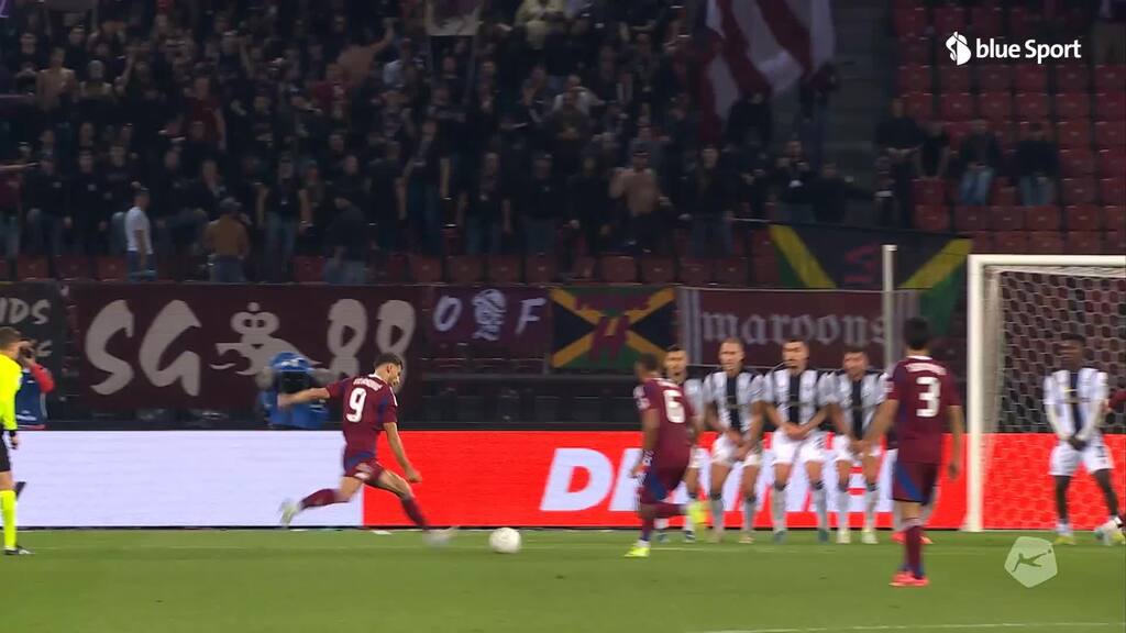 Stevanovic zirkelt den Ball rein zum 3:0