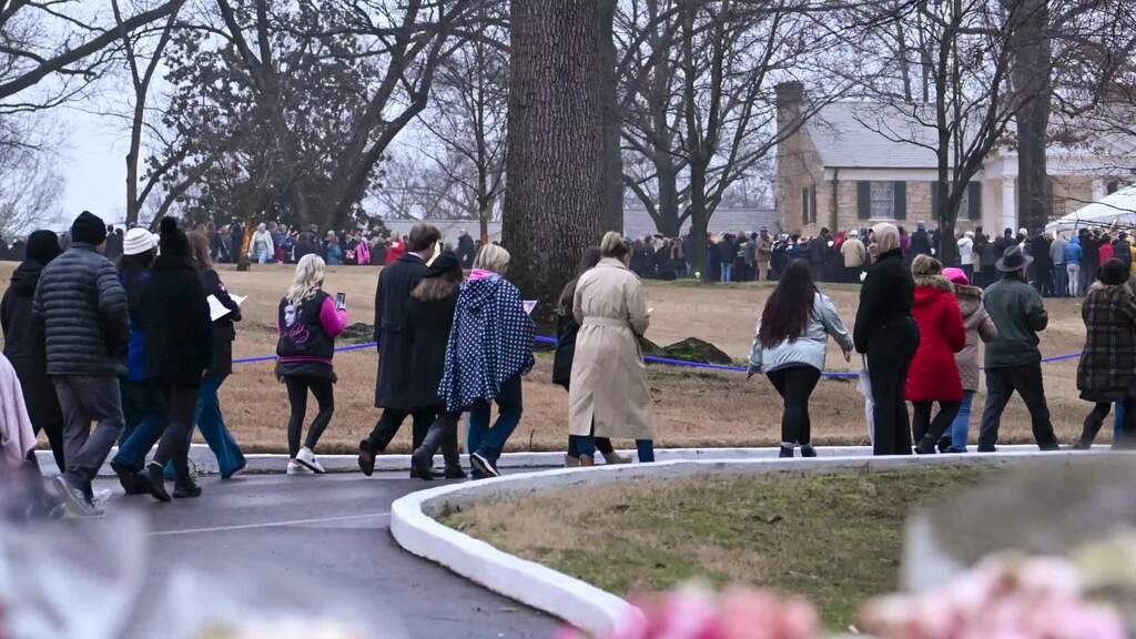 Familie und Stars bei Trauerfeier für Lisa Marie Presley