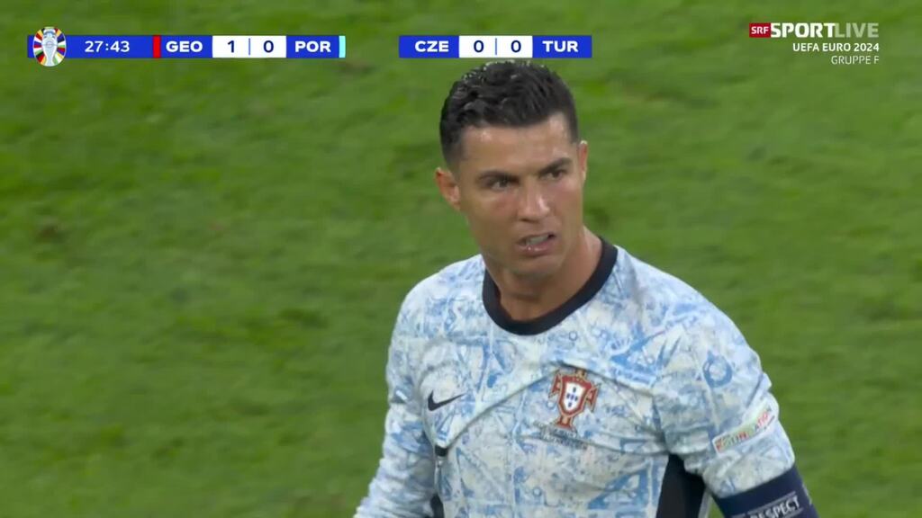 Cristiano Ronaldo und Schiedsrichter Sandro Schärer geraten aneinander