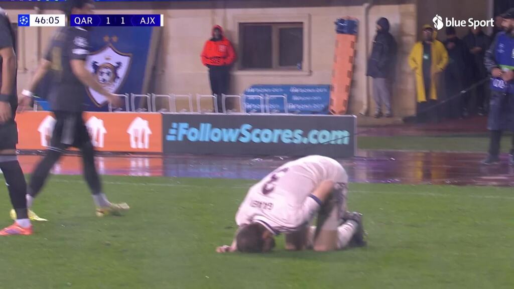 Volltreffer gegen Ajax-Verteidiger Anton Gaaei 