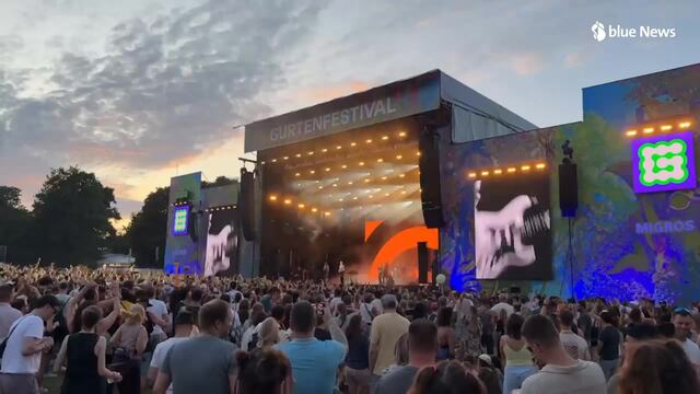 So lässen sich die Musiker von Franz Ferdinand auf dem Gurten feiern