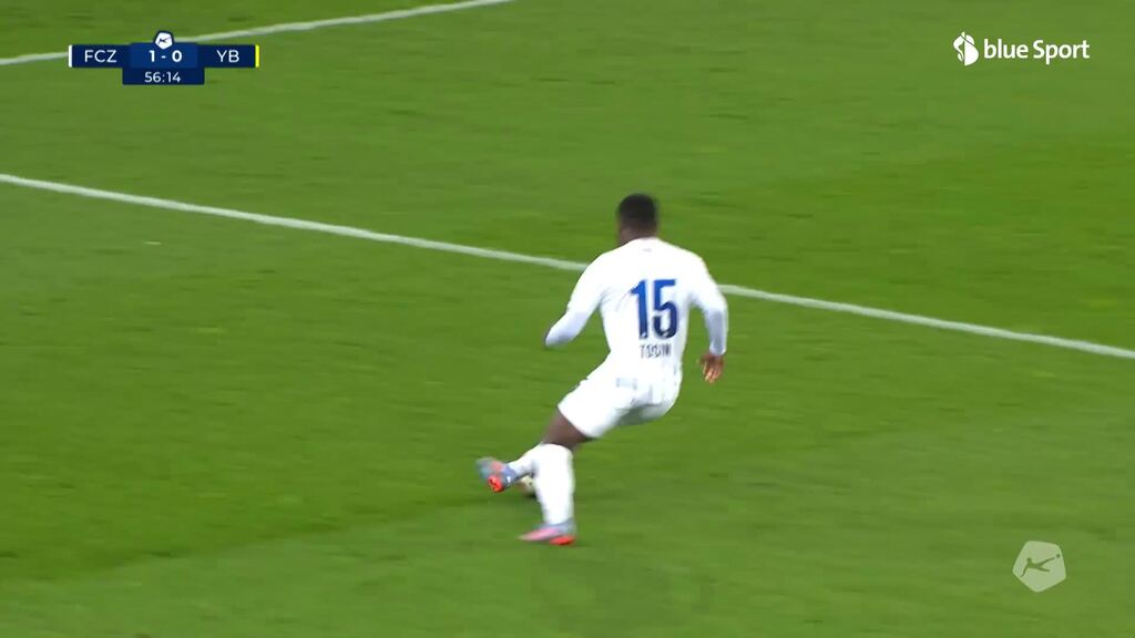 57. Minute: Tosin trifft nur die Latte