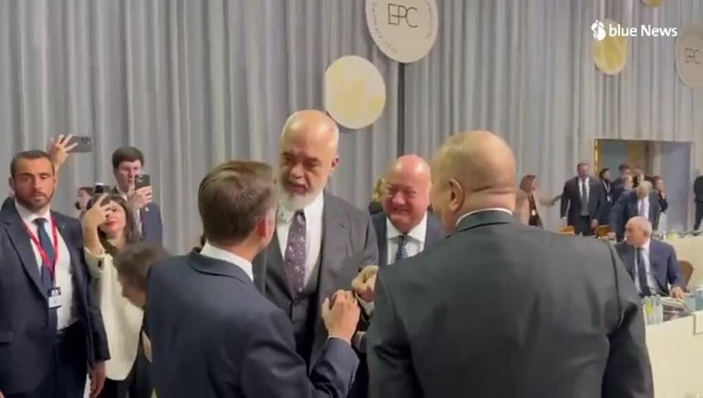 Hier macht sich der albanische Premier mit Macron über Trump lustig