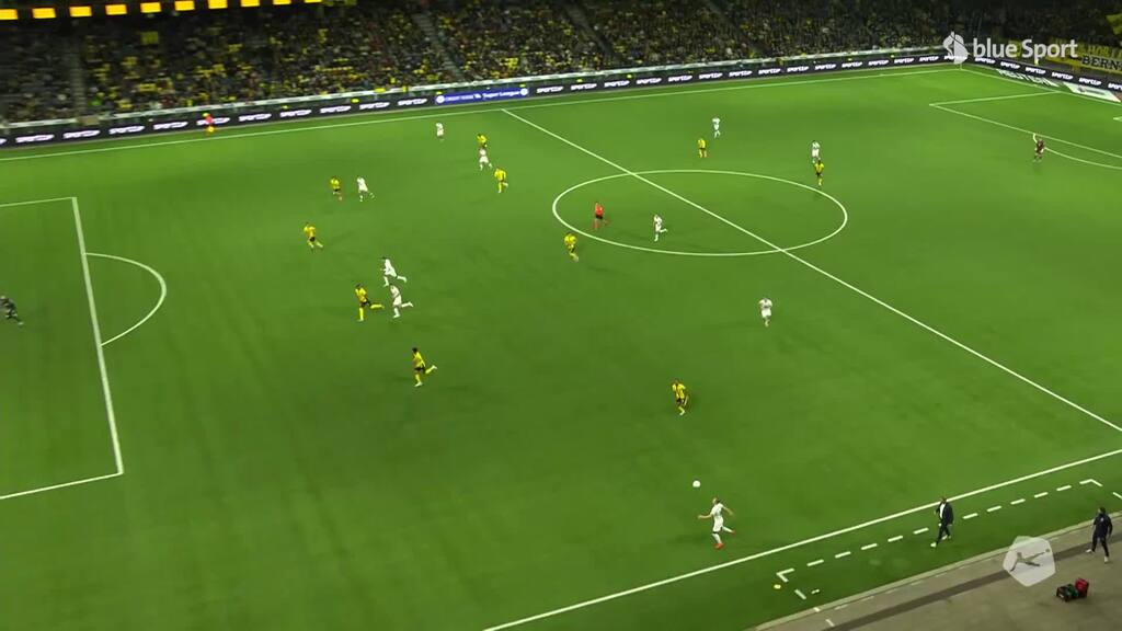 YB atmet auf: Kopfball klatscht an die Latte