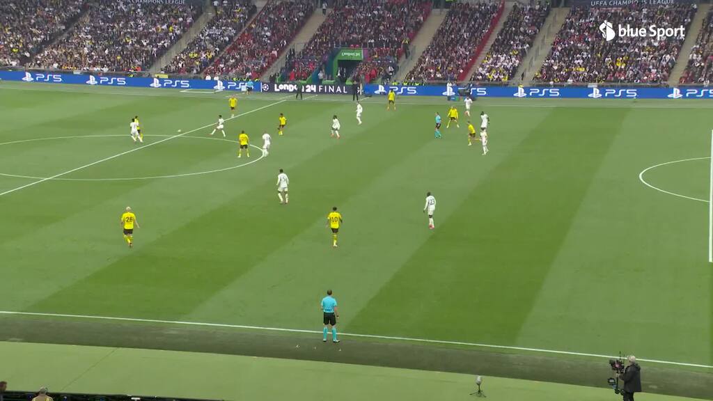 Dortmund mit erster Offensivaktion
