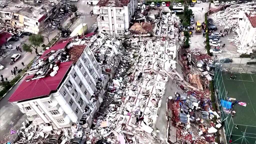 Dramatische Rettung unter Trümmern