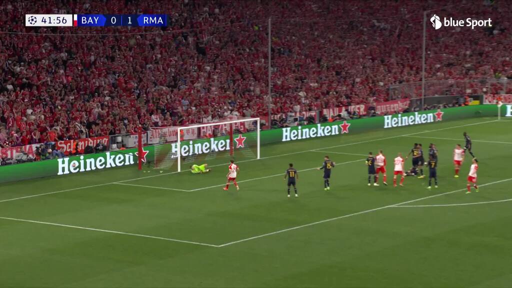 Kanes Freistoss zischt am Tor vorbei