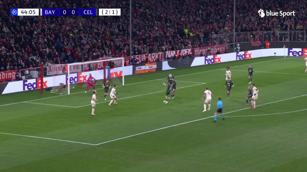 45. Minute: Kane hämmert den Ball an die Latte