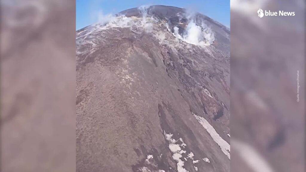 Gelido in cima, mite in basso: 6 metri di neve, l'Etna non si è mai visto così