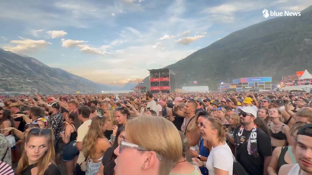 Rapper GReeeN schenkt der Kamera sein schönstes Winken