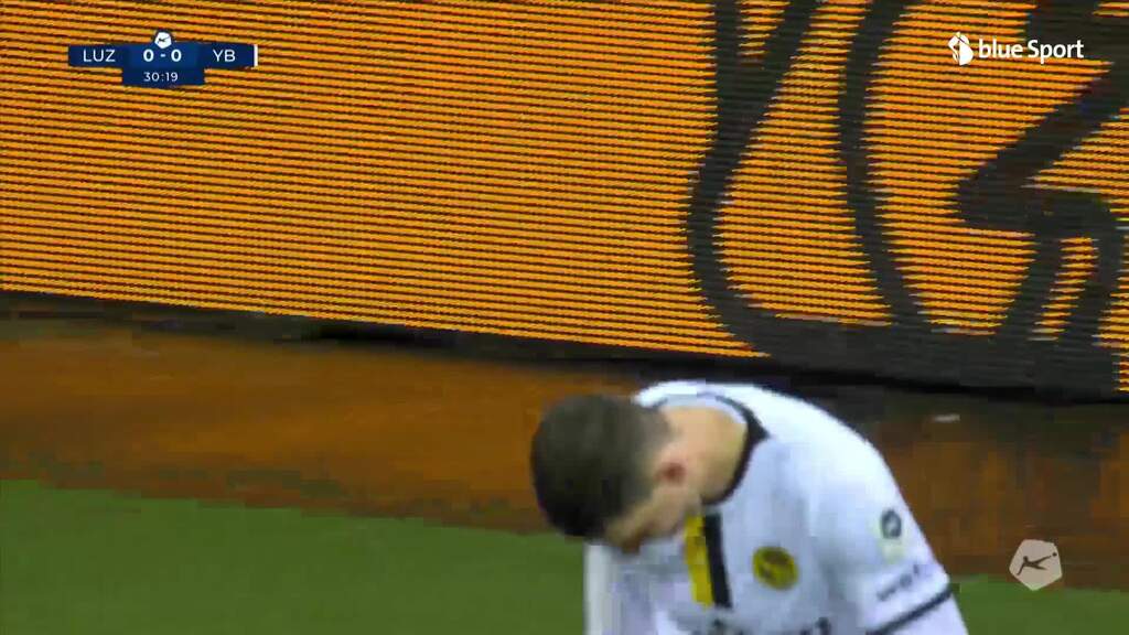 31. Minute: Fassnacht scheitert mit seinem Kopfball an Loretz