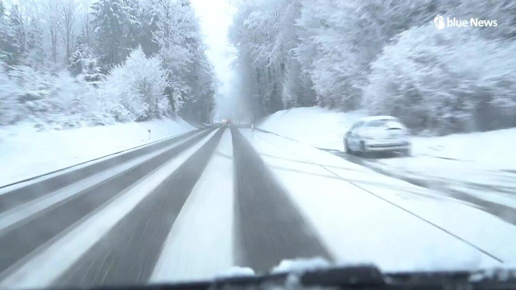 Schnee auf der Autofahrt von Hauptwil TG nach Gossau SG