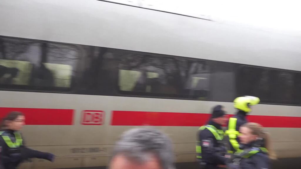 ICE rast in Hamburg in Lkw – 1 Toter, 25 Verletzte